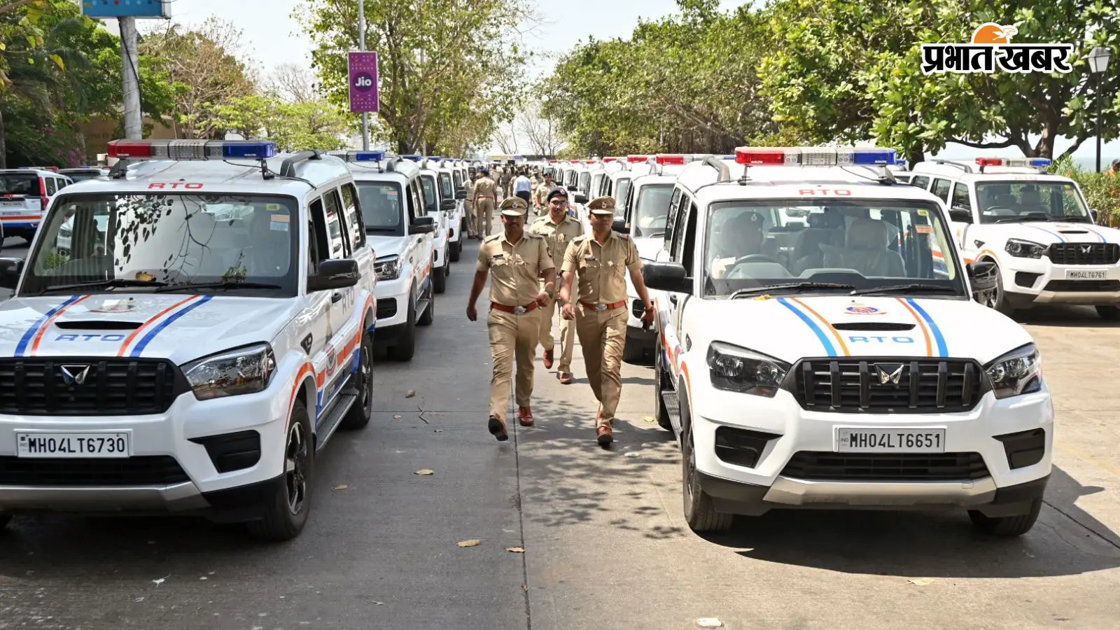 मुंबई: घर में फंदे से लटका मिला नौसेना का नाविक, पत्नी और बच्चों के भी शव मिले
