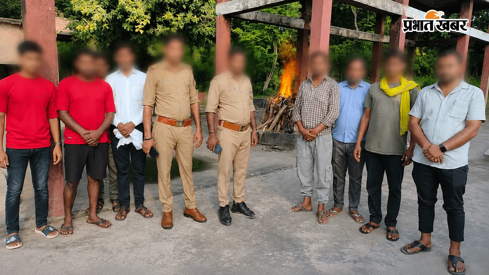 रिश्तों की हद हुई पार, पिता की मौत के बाद बेटों ने पहचानने से किया इनकार, दूसरों ने दी मुखाग्नि
