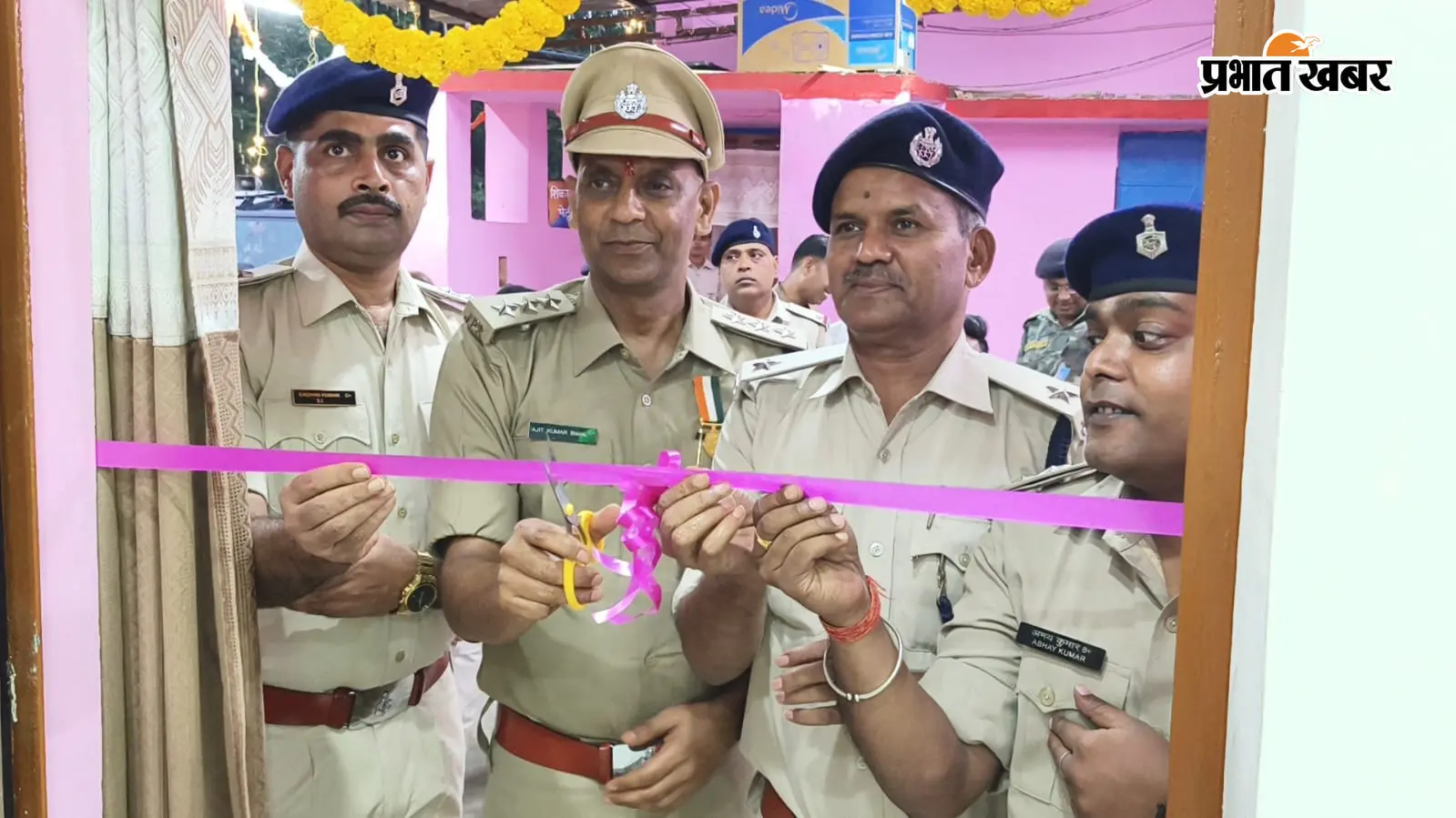 बरोरा थाना में नवनिर्मित थानेदार कक्ष का डीएसपी ने किया उद्घाटन