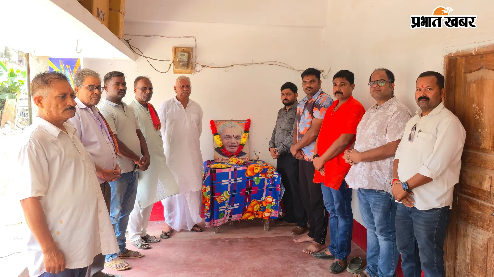 अटल बिहारी वाजपेयी की पुण्यतिथि पर दी श्रद्धांजलि, मरीजों के बीच बांटे फल