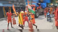 चिलचिलाती धूप में नंगे पांव डोरीगंज से गंगाजल लेकर निकले श्रद्धालु, तीसरी सोमवारी पर सिंगासनी धाम में करेंगे जलाभिषेक