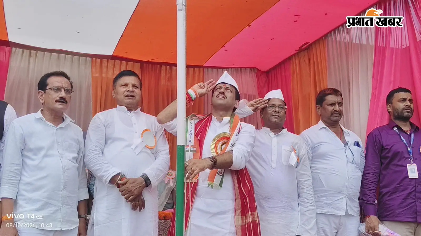 रोहतास: अकोढ़ीगोला में शान से लहराया तिरंगा, प्रभात फेरी और सांस्कृतिक कार्यक्रमों से गूंजे स्कूल