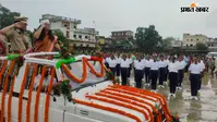 कीचड़ से भरा था मैदान, फिर भी चक्रधरपुर में नहीं रुका आजादी का जश्न