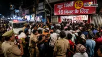 Viral Video: 16 रुपये में सूट की खबर से कानपुर के आलम मार्केट में बवाल, धक्का-मुक्की के बाद लाठीचार्ज, पुलिस माइक से दे रही सही जानकारी
