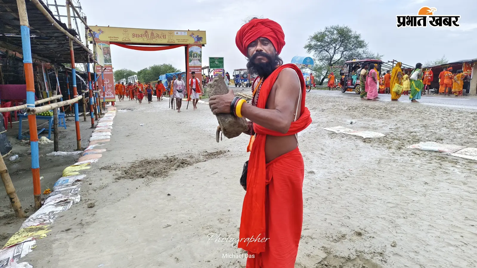 बिना तामझाम वर्षों से कांवरियों की सेवा कर रहे नंदन बाबा, 2017 से जारी सेवा अभियान