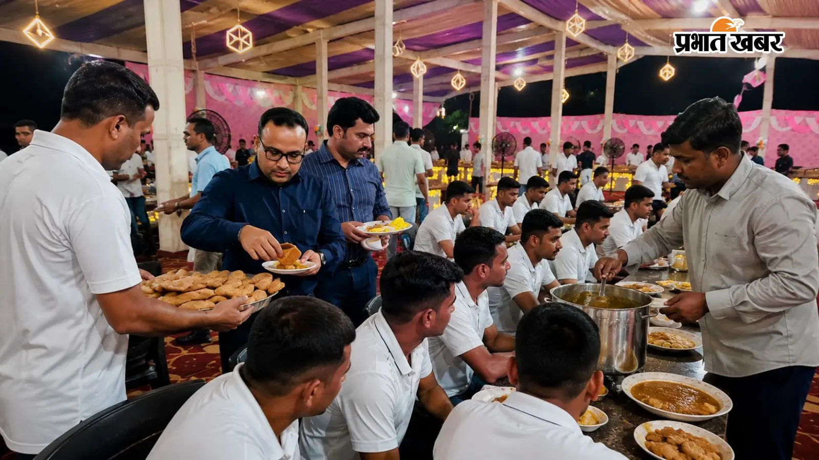 UP में स्वतंत्रता दिवस पर बदला अफसरों का अंदाज, DIG ने परोसी सब्जी तो SSP ने बांटी पूड़ी