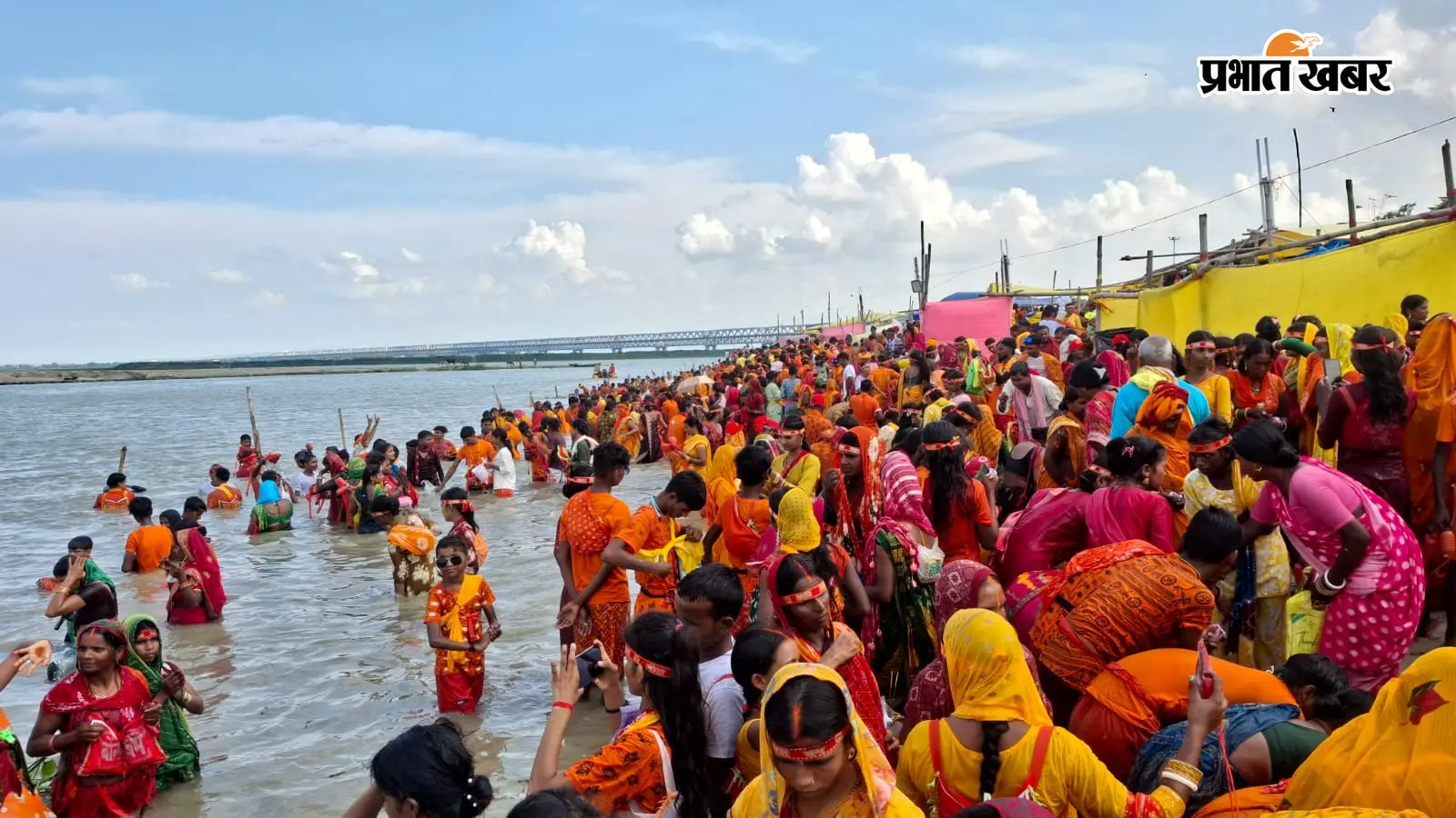 तीसरी सोमवारी पर बाबा मटेश्वर धाम में जलाभिषेक के लिए उमड़ा डाकबमों का सैलाब, भगवा रंग में रंगा कांवरिया पथ