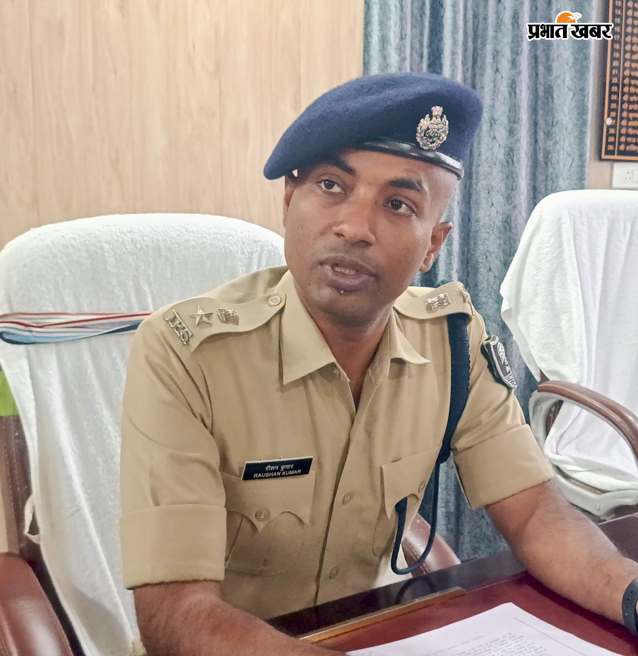 घटना की जानकारी देते एसपी रौशन कुमार की तस्वीर | Prabhat Khabar Network