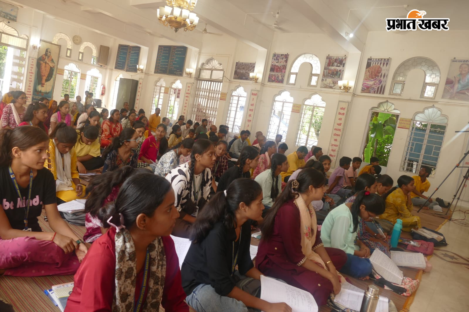 फोटो - सहरसा - कार्यक्रम में मौजूद श्रद्धालु | Prabhat Khabar Network