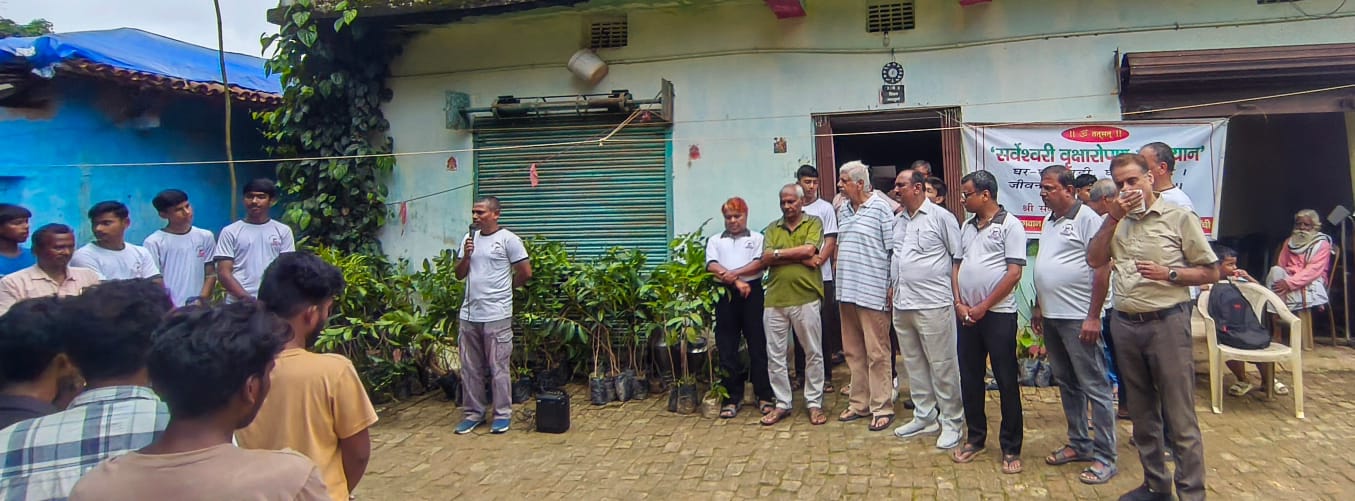 ग्रामीणों के बीच जागरूकता गोष्ठी