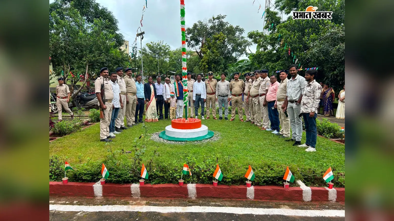 शहीदों की कुर्बानी को किया सलाम, अलबर्ट एक्का के बेटे-पत्नी को मिला सम्मान