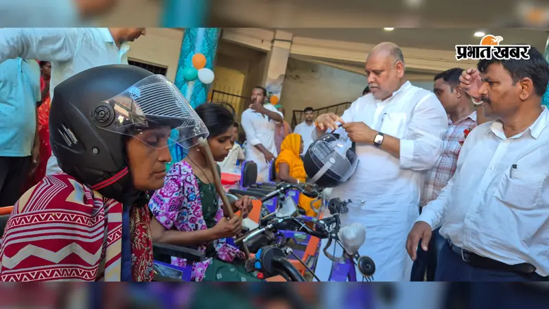 दिव्यांगों को ट्राइसाइकिल, भूमिहीनों को जमीन का पर्चा; रुन्नीसैदपुर में 15 अगस्त पर मिला बड़ा लाभ