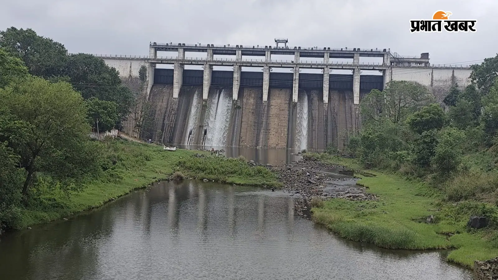 पानी देख सेल्फी-वीडियो और नहाने वाले हो जाएं सावधान, पतरातू डैम का बढ़ रहा जलस्तर! 1327 RRL पर खुलेंगे फाटक