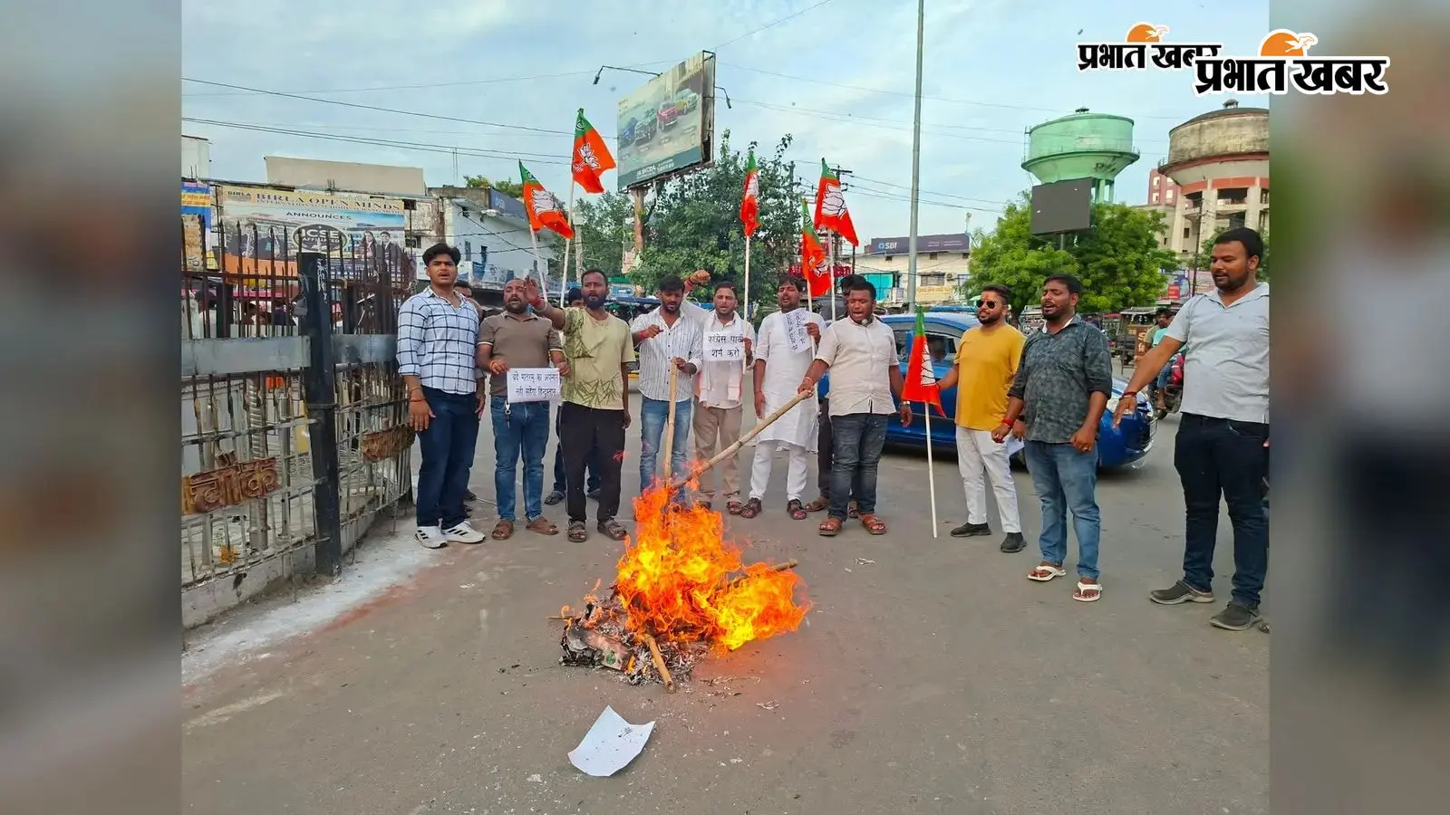 ‘वंदे मातरम्’ के कथित असम्मान पर भाजयुमो का औरंगाबाद में विरोध, राहुल गांधी का पुतला दहन