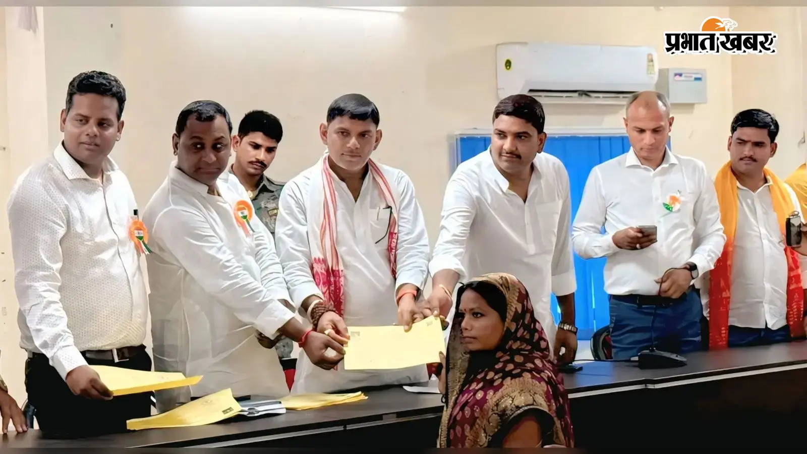 बछवाड़ा में 47 भूमिहीन परिवारों को मिला वासगीत पर्चा, लाभुकों के चेहरे खिले