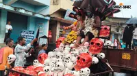 आस्था के रंग में सजा नरकटियागंज, महावीरी झांकी में देव रूप के साथ दिखा जनसमस्याओं का आईना