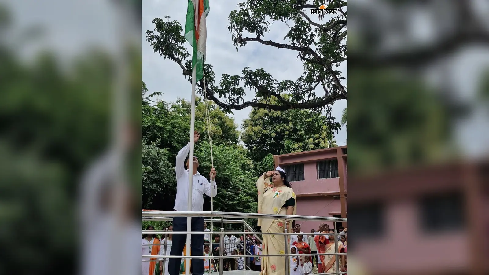 जिला परिषद में अध्यक्ष ने किया झंडोत्तोलन, डीसी व डीडीसी हुए शामिल