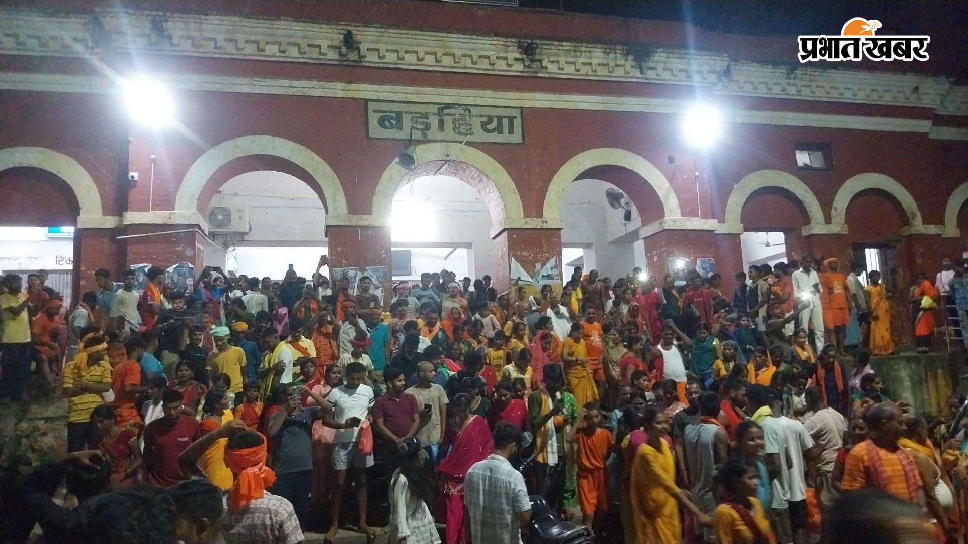 तीसरी सोमवारी पर बड़हिया में उमड़ा आस्था का सैलाब | Prabhat Khabar Network