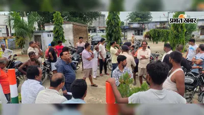 सीवान : सांप के काटने के बाद महिला की मौत, परिजनों ने अस्पताल गेट पर शव रखकर किया विरोध, इलाज में लापरवाही का आरोप