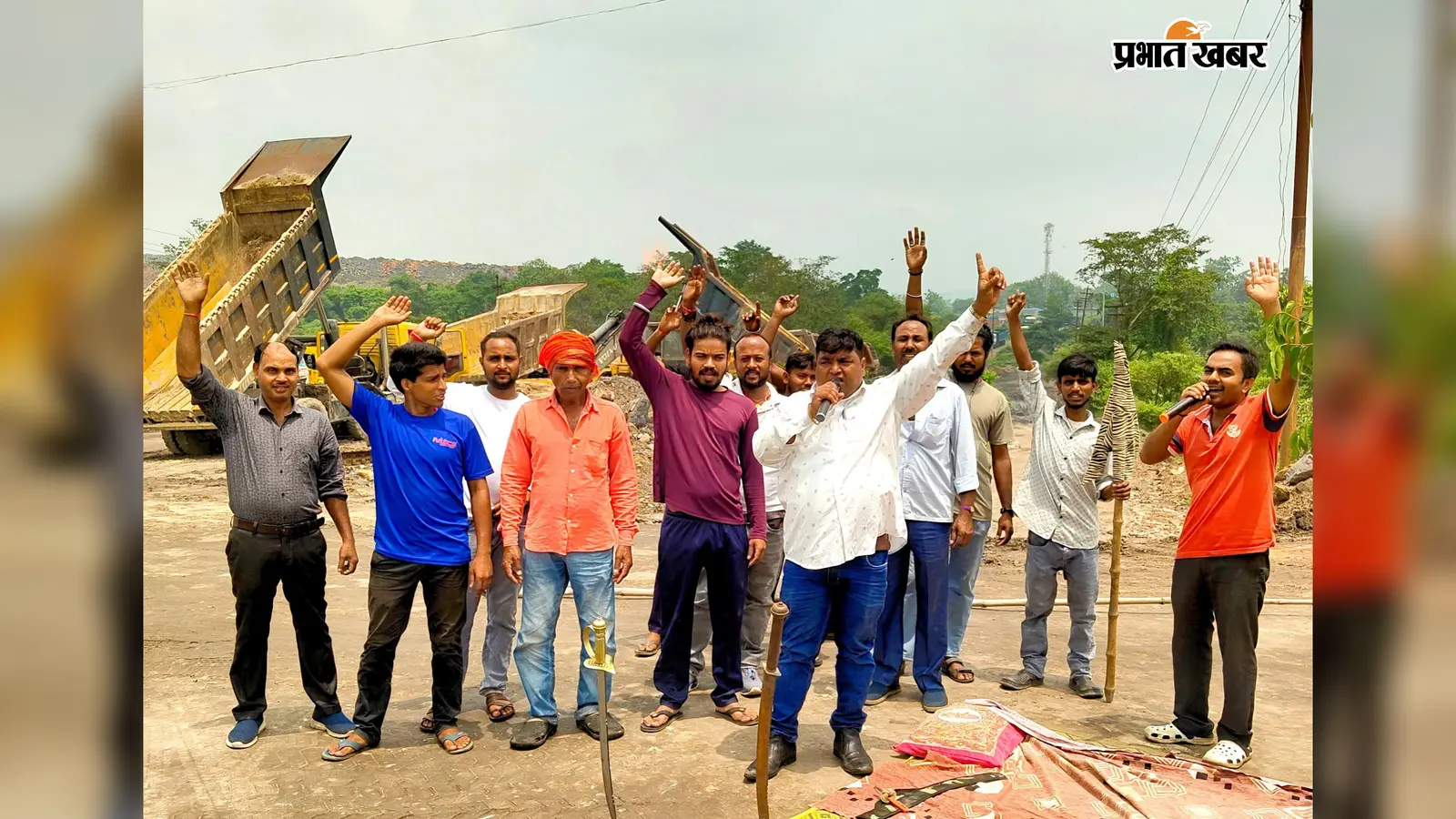 जमीन के बदले नौकरी की मांग पर सयाल डी कोलियरी में चक्का जाम, तीसरे दिन भी उत्पादन और ट्रांसपोर्टिंग ठप