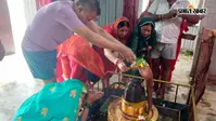 छपरा में तीसरी सोमवारी पर बदला मौसम, बारिश के बीच शिवालयों में उमड़ी भक्तों की भीड़