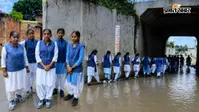 योगी जी स्कूल जाने के लिए सड़क चाहिए, स्विमिंग पूल नहीं, खराब सड़क पर बोली मेरठ की स्कूली छात्राएं