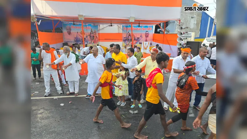 हाजीपुर में शिवमय हुआ कांवरिया मार्ग, डाक बम की सेवा में जगह-जगह लगे शिविर, दूध-शरबत से हुआ स्वागत