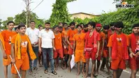परसा में तीसरी सोमवारी पर जागरण, भोजपुरी कलाकारों के भजनों पर झूमे कांवरिये, अमनौर के लिए रवाना हुआ जत्था
