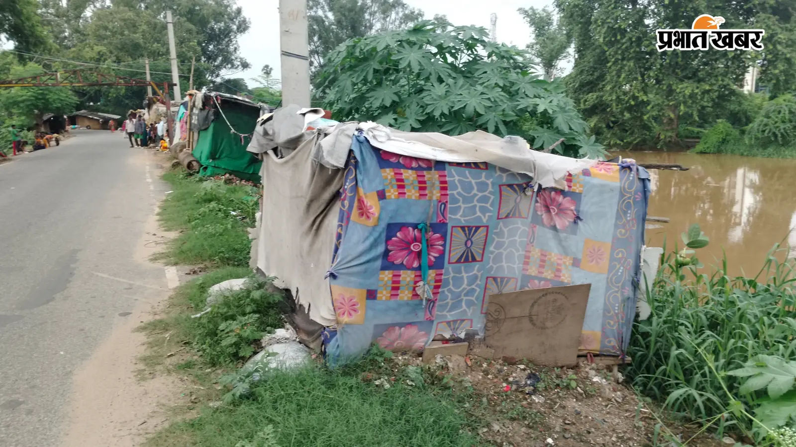 दाउदनगर में नहर किनारे झोपड़ियों में रहने को मजबूर महादलित परिवार, दो माह में डूबने से दो की मौत