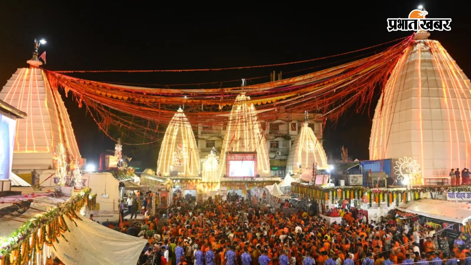 तीसरी सोमवारी पर बाबाधाम में आस्था का अद्भुत संगम देखने को मिला. करीब चार लाख श्रद्धालुओं ने जलार्पण किया, जिससे 20 किलोमीटर लंबी कतार लग गई. जानिए प्रशासन द्वारा की गई व्यवस्थाओं के बारे में.