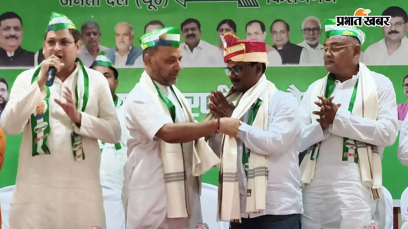किशनगंज: JDU जिला कार्यकारिणी की बैठक में संगठन की मजबूती पर मंथन, वरिष्ठ नेता इंद्रदेव पासवान हुए सम्मानित