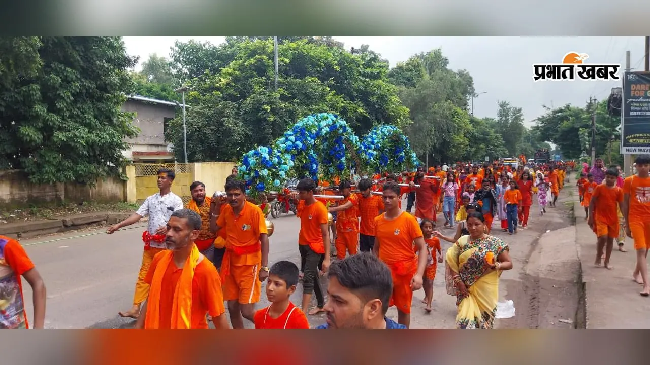 तीसरी सोमवारी पर सरायकेला में गूंजे 'हर हर महादेव' के नारे, सैकड़ों कांवड़ियों ने किया जलाभिषेक