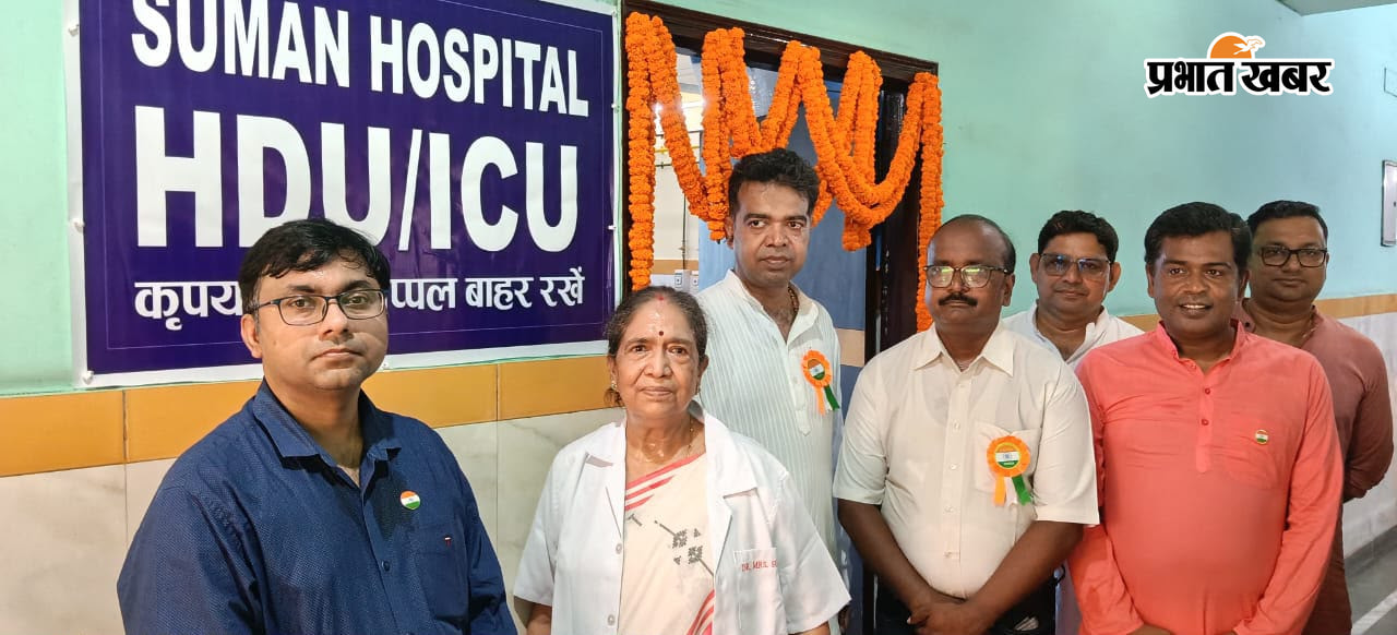 फोटो:- इमरजेंसी शुरू होने पर वरिष्ठ डॉक्टर सुमन को शुभकामनाएं देते डॉक्टर व अन्य | Prabhat Khabar Network