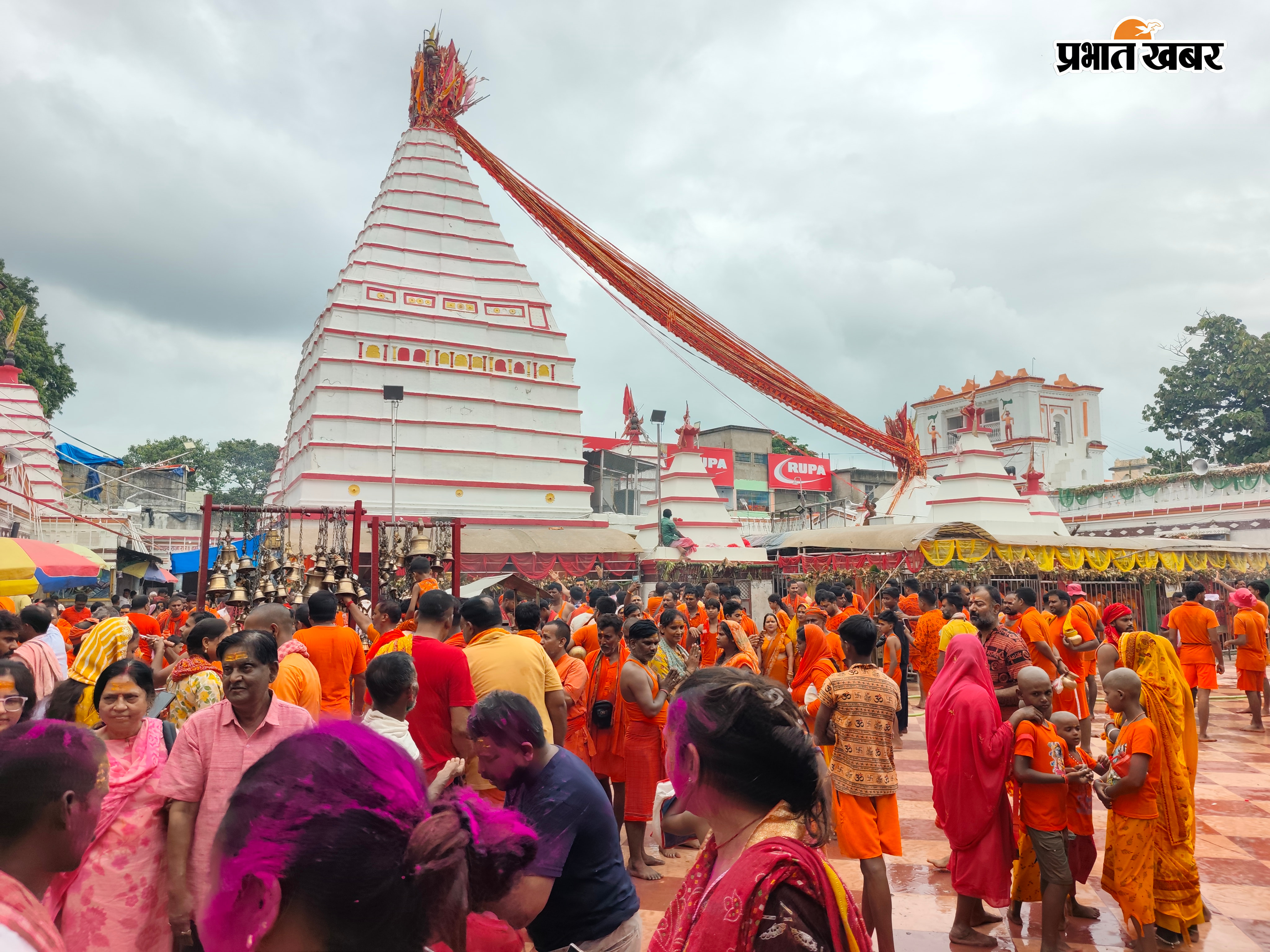 बाबा बासुकिनाथ मंदिर परिसर.
