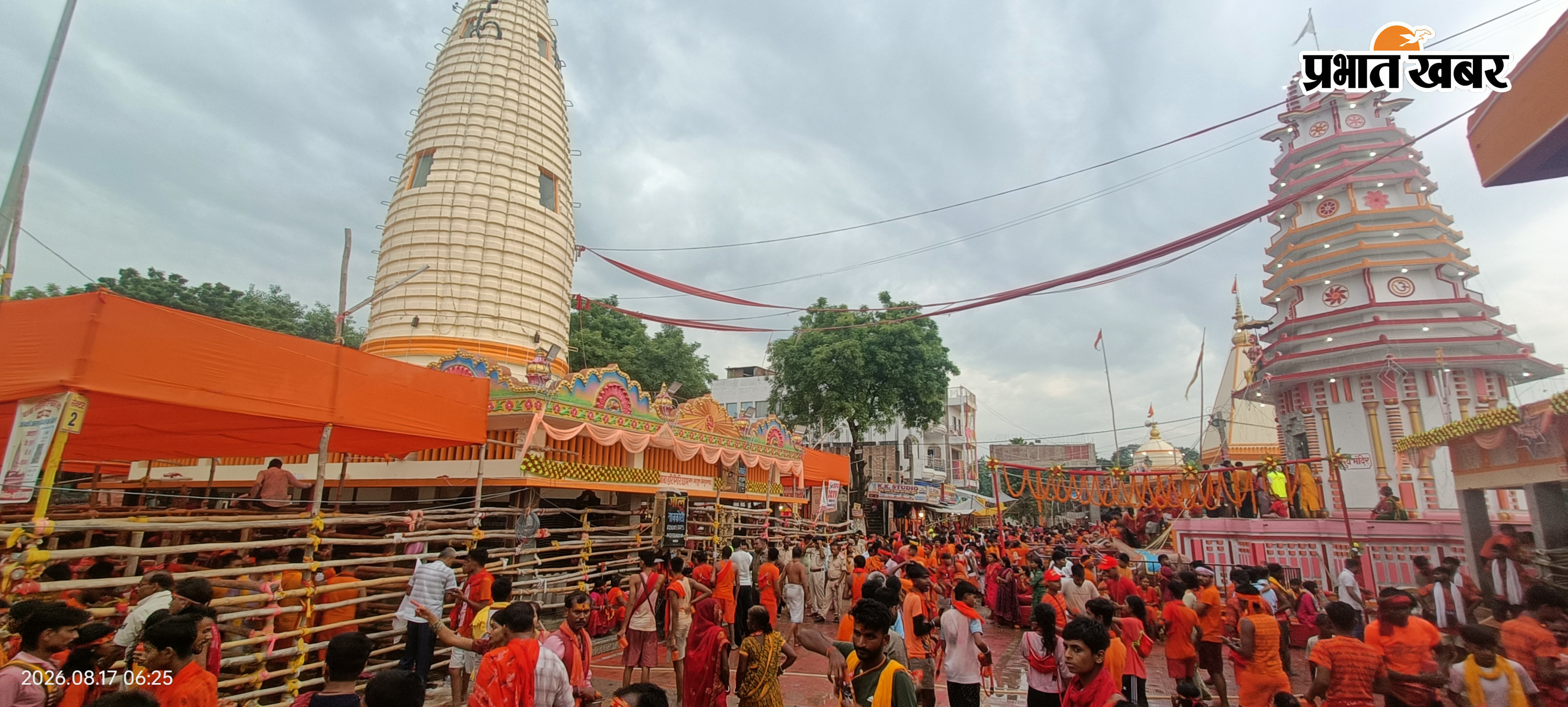 1 तिरंगा रंग के फूलों से सजे हुए भगवान भोले नाथ 2 गढ़पुरा के हरिगिरि धाम मंदिर से पूजा अर्चना कर बाहर निकलते हुए श्रद्धालु 3 हरिगिर धाम में पूजा के लिए श्रद्धालुओं की उमड़ी भीड़ 4 हरिगिरि धाम मंदिर के मुख्य द्वार के समीप अपने नबर के इंतजार में श्रद्धालु | Prabhat Khabar Network