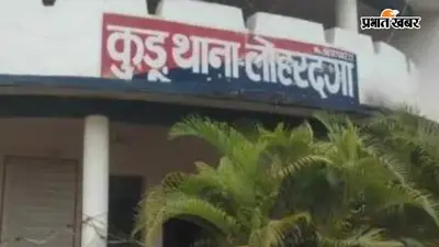 फोन पर चीखते हुए घर के भीतर घुसा युवक, फिर लगा ली फांसी; पुलिस जांच में जुटी