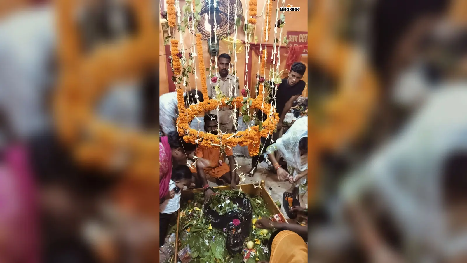 सारण : बनियापुर के शिवालयों में तीसरी सोमवारी पर उमड़ा सैलाब, बैंड-बाजे और डीजे की धुन पर पहुंचे भक्त