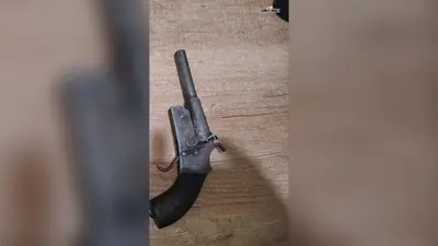 कट्टे के साथ फोटो खींचना पड़ा भारी, पुलिस ने घर से बरामद किया हथियार