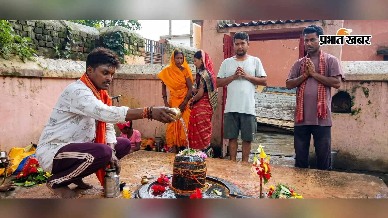 तीसरी सोमवारी पर शिवालयों में उमड़ी आस्था, हर-हर महादेव के जयकारों से गूंजा गिद्धौर