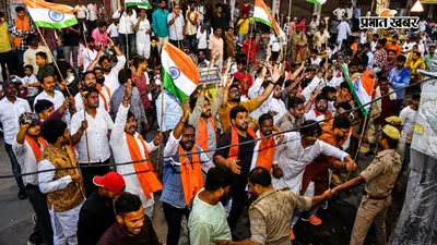 वाराणसी में वंदे मातरम् पर भाजपा-कांग्रेस कार्यकर्ताओं में बढ़ा विवाद, जूते-चप्पल दिखाकर दोनों पक्ष आमने-सामने