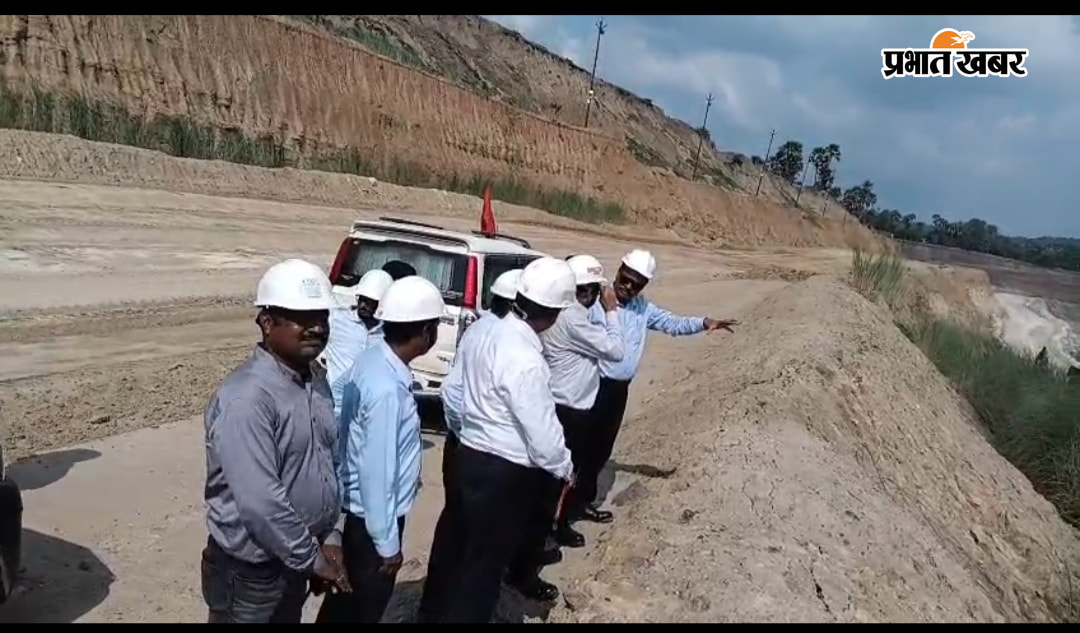 --- बसडीहा खनन साइट का निरीक्षण करते ---- निदेशक सीएचपी का निरीक्षण करते | Prabhat Khabar Network