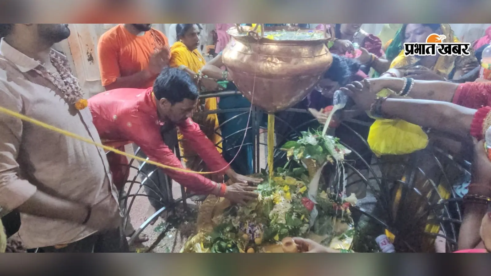 तीसरी सोमवारी का दिखा अद्भुत नजारा, 62 किमी चलकर पहुंचे कांवड़िए और उमड़े 1 लाख श्रद्धालु