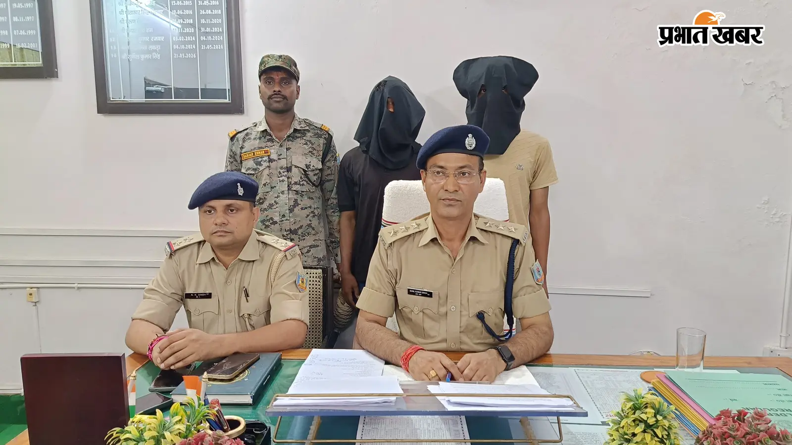 स्कूल का ताला तोड़कर चोरी, सामान लेकर बुलेट से भाग रहे थे बदमाश; पुलिस ने दो को दबोचा