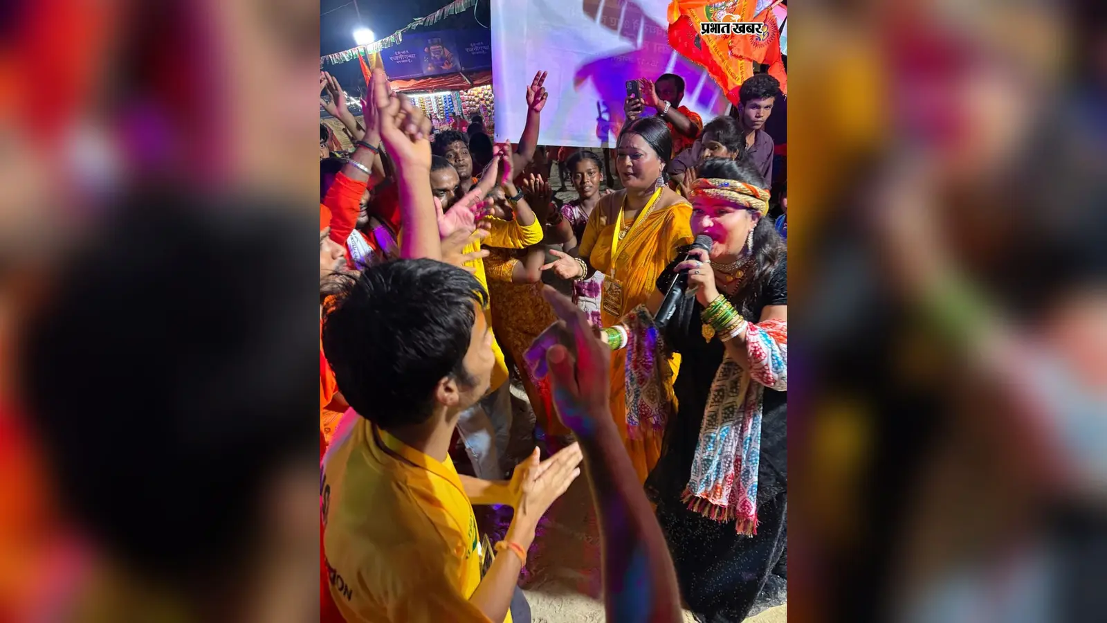 इनारावरण सेवा शिविर में सुरभि सिंह भोजपुरिया के शिव भजनों पर झूमे कांवरिये, जयघोष से गूंजा कांवरिया पथ