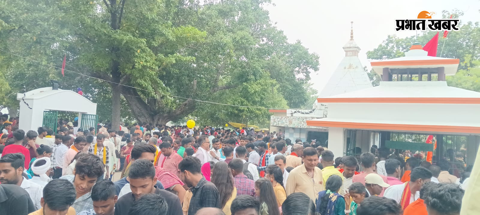 नागपंचमी में नाग देव के पूजा में पहुचे श्रद्धालु | Prabhat Khabar Network