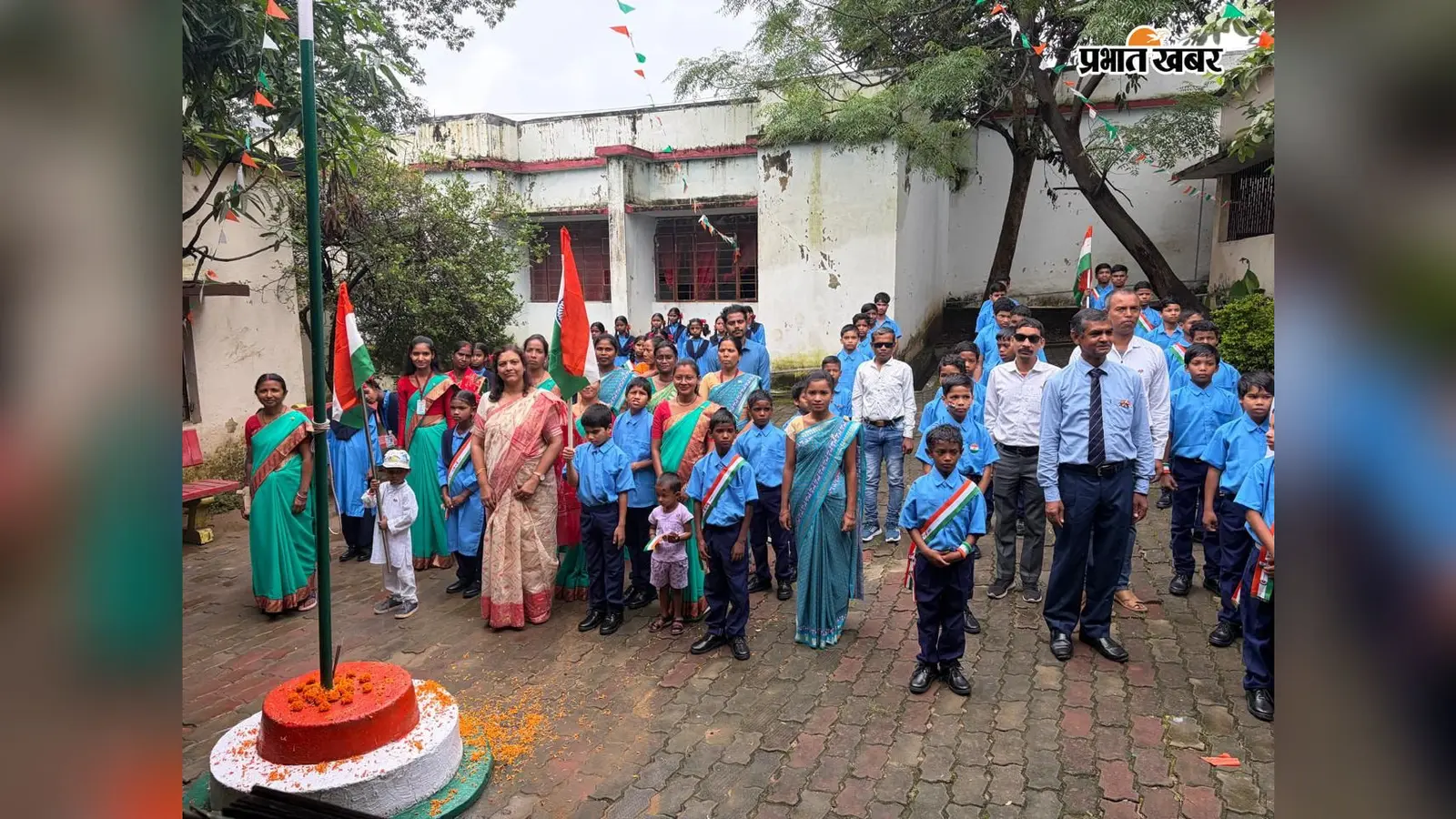 मूक-बधिर बच्चों ने सांकेतिक भाषा में गाया राष्ट्रगान, गुमला में स्वतंत्रता दिवस समारोह ने जीता दिल