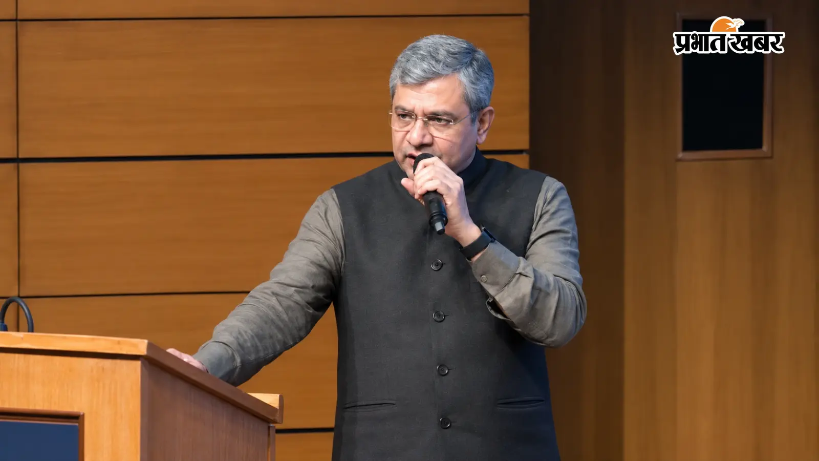 बंगाल में भारी बारिश के बीच रेल मंत्री ने की समीक्षा, जलभराव वाले हिस्सों पर खास नजर के निर्देश