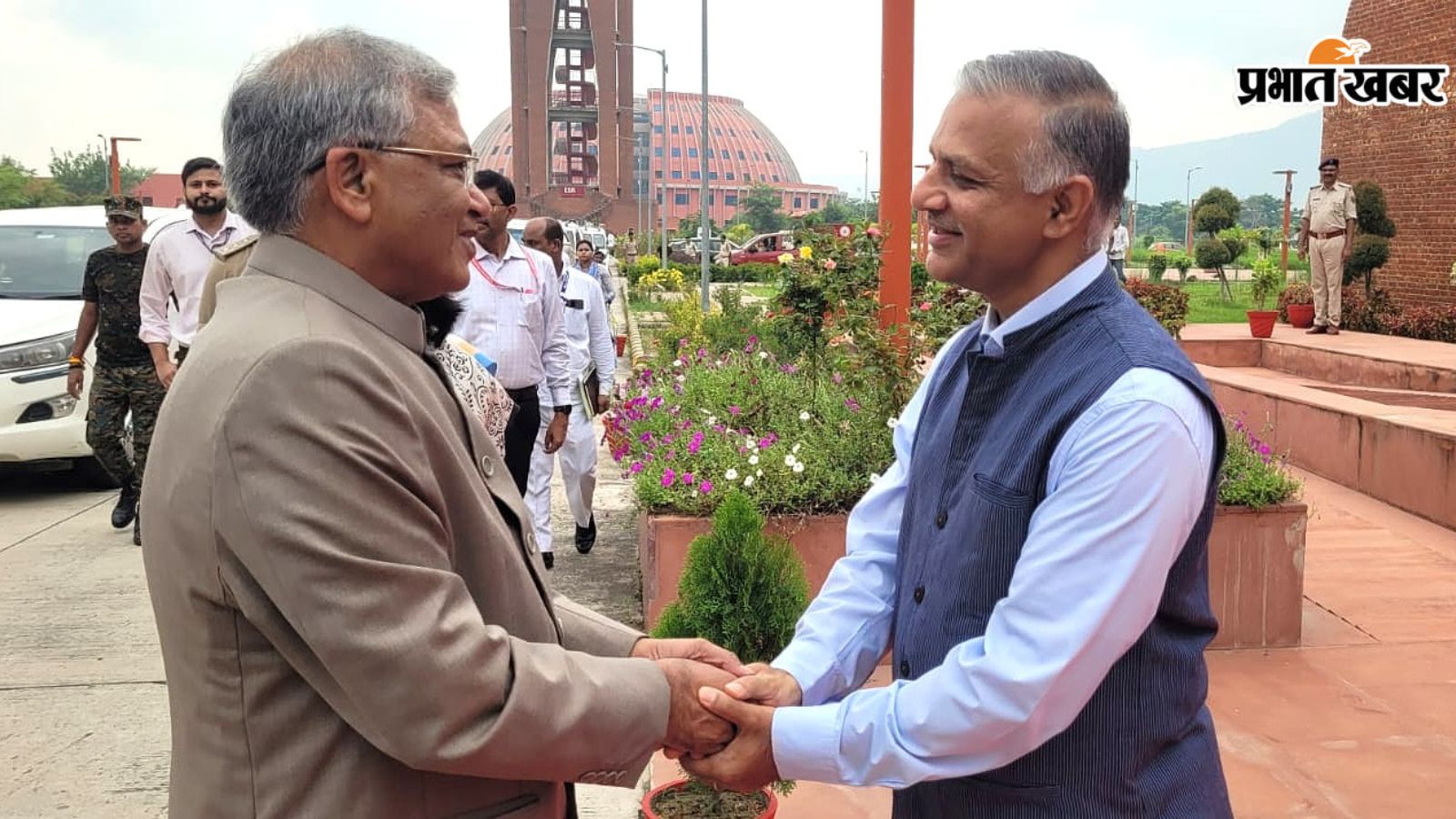 मुख्य निर्वाचन आयुक्त ज्ञानेश कुमार का स्वागत करते नालंदा विश्वविद्यालय के कुलपति प्रो. सचिन चतुर्वेदी