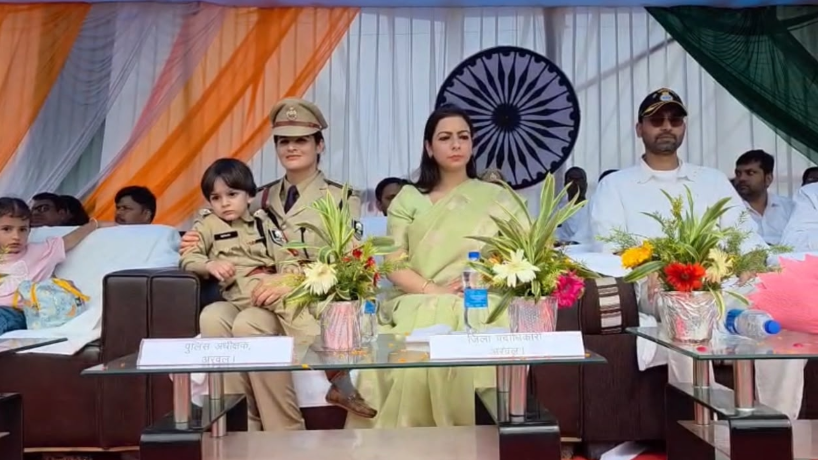पति तुषार सिंगला संभाल रहे हैं बेगूसराय डीएम की कमान
