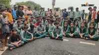 संवेदक की मनमानी व पुलिस की कारवाई के खिलाफ सड़क पर उतरे स्कूली बच्चे, किया प्रदर्शन